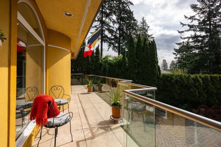 Photo 7 at 2635 Rosebery Avenue, Queens, West Vancouver