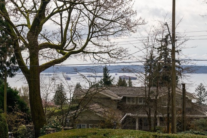 Photo 20 at 2635 Rosebery Avenue, Queens, West Vancouver