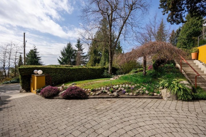 Photo 15 at 2635 Rosebery Avenue, Queens, West Vancouver