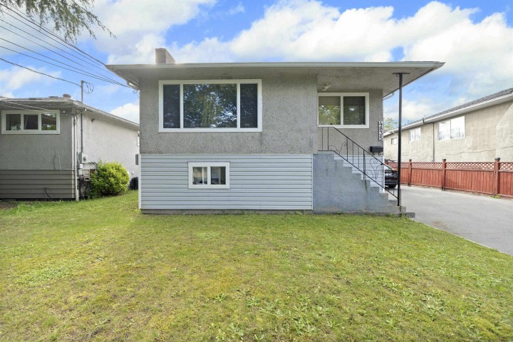 Photo 2 at 4835 Chatham Street, Collingwood VE, Vancouver East