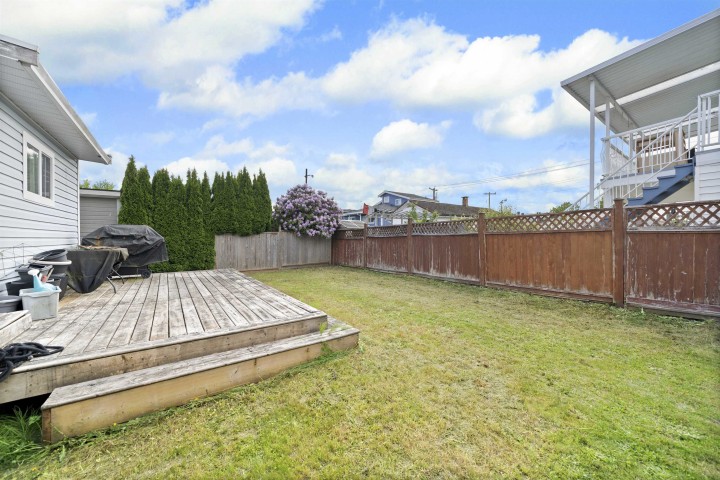 Photo 3 at 4835 Chatham Street, Collingwood VE, Vancouver East