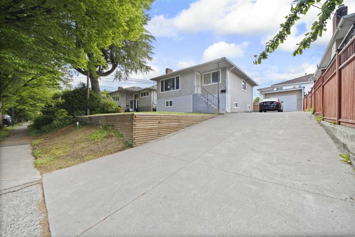 Photo 1 at 4835 Chatham Street, Collingwood VE, Vancouver East