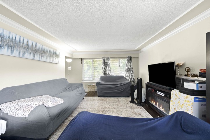 Photo 5 at 4835 Chatham Street, Collingwood VE, Vancouver East