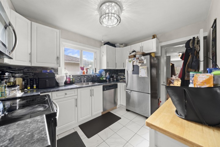 Photo 9 at 4835 Chatham Street, Collingwood VE, Vancouver East