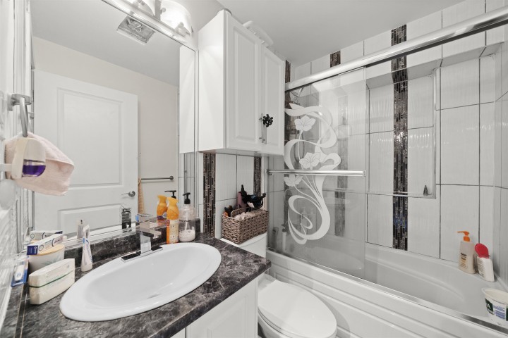 Photo 14 at 4835 Chatham Street, Collingwood VE, Vancouver East