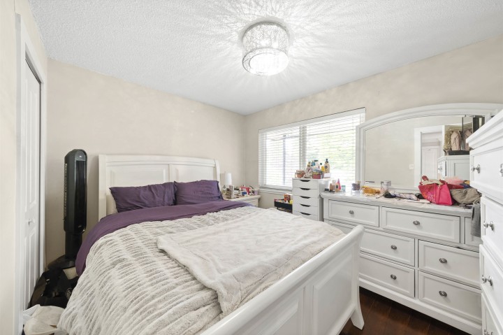 Photo 11 at 4835 Chatham Street, Collingwood VE, Vancouver East