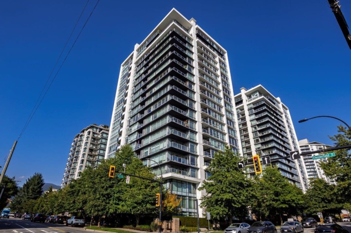 Photo 1 at 1208 - 1320 Chesterfield Avenue, Central Lonsdale, North Vancouver