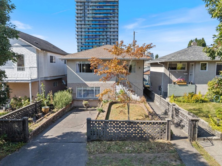 Photo 1 at 5131 Ann Street, Collingwood VE, Vancouver East