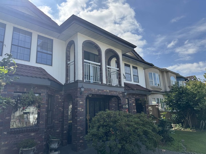 Photo 2 at 2942 Adanac Street, Renfrew VE, Vancouver East