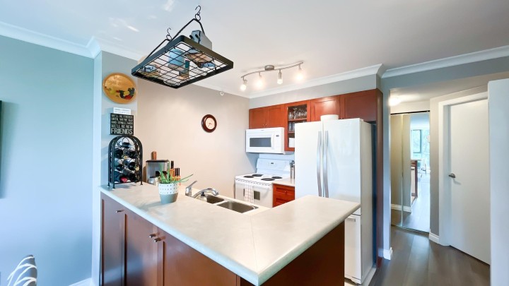 Photo 7 at 206 - 2733 Chandlery Place, South Marine, Vancouver East