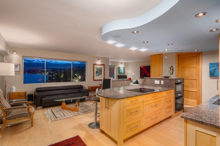 Photo 10 at 1001-02 - 150 24th Street, Dundarave, West Vancouver