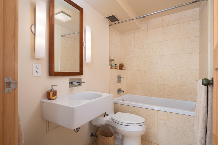 Photo 11 at 1001-02 - 150 24th Street, Dundarave, West Vancouver