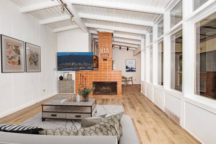 Photo 3 at 4067 Sunnycrest Drive, Forest Hills NV, North Vancouver