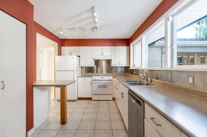 Photo 18 at 3084 Paisley Road, Capilano NV, North Vancouver