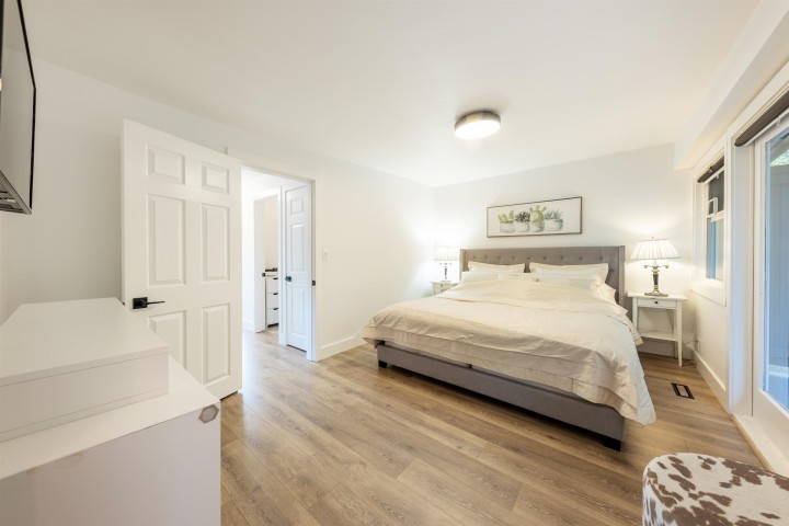 Photo 27 at 8 Glenmore Drive, Glenmore, West Vancouver