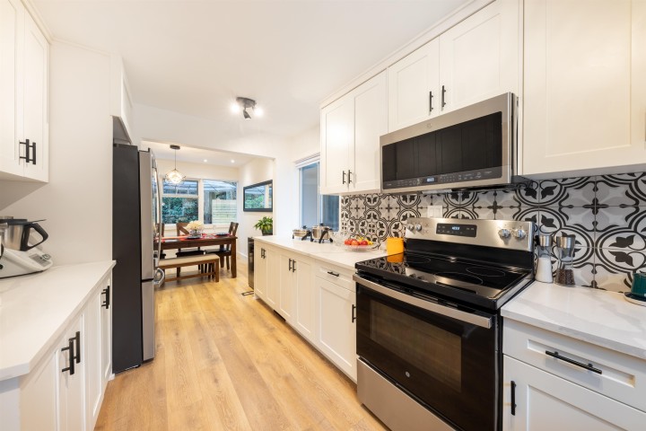 Photo 17 at 8 Glenmore Drive, Glenmore, West Vancouver