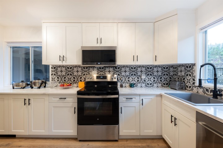 Photo 16 at 8 Glenmore Drive, Glenmore, West Vancouver