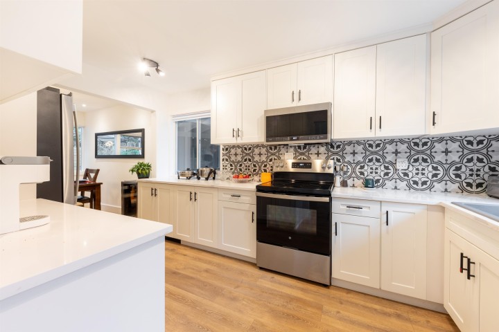 Photo 18 at 8 Glenmore Drive, Glenmore, West Vancouver