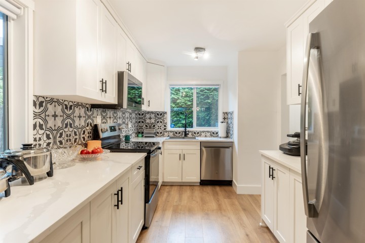 Photo 15 at 8 Glenmore Drive, Glenmore, West Vancouver