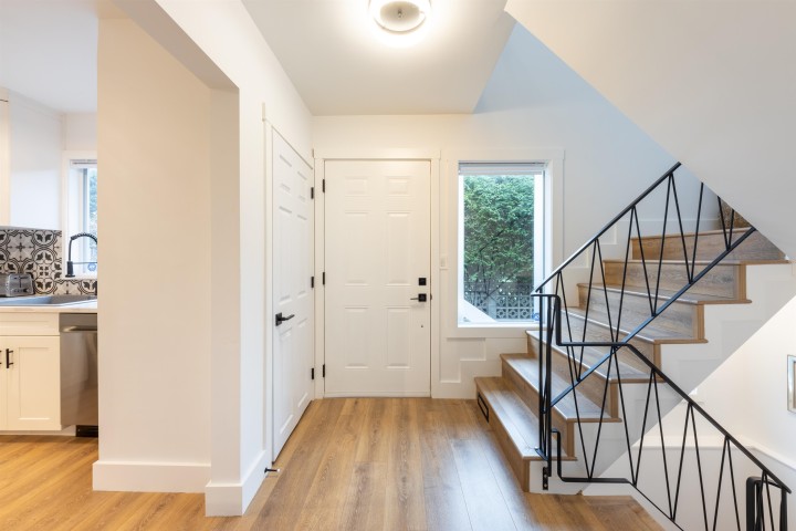 Photo 19 at 8 Glenmore Drive, Glenmore, West Vancouver