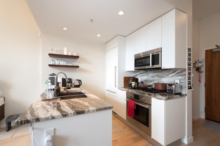 Photo 6 at 2063 W 10th Avenue, Kitsilano, Vancouver West