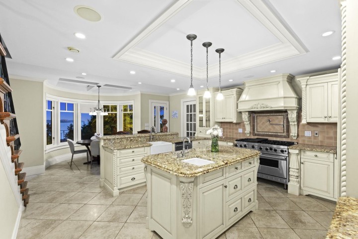 Photo 12 at 3090 Mathers Avenue, Altamont, West Vancouver