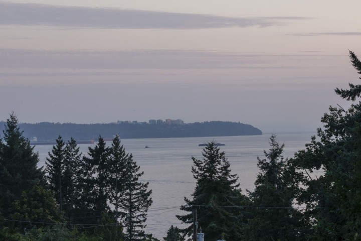 Photo 5 at 3090 Mathers Avenue, Altamont, West Vancouver