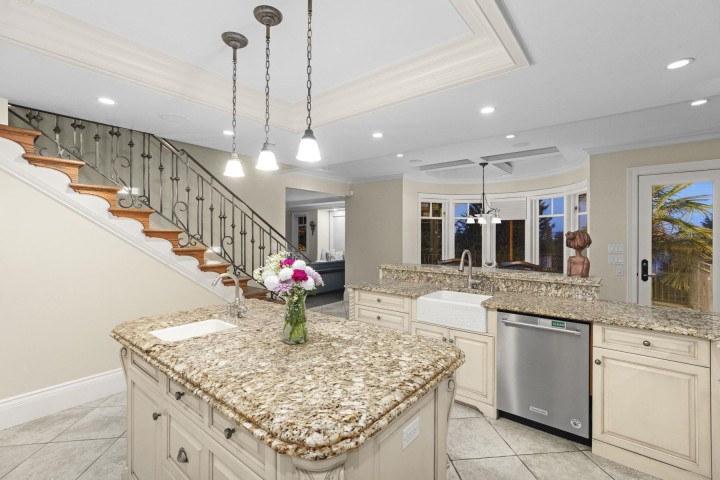 Photo 14 at 3090 Mathers Avenue, Altamont, West Vancouver