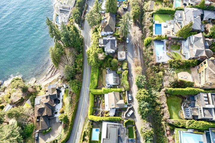 Photo 10 at 3575 Sunset Lane, West Bay, West Vancouver