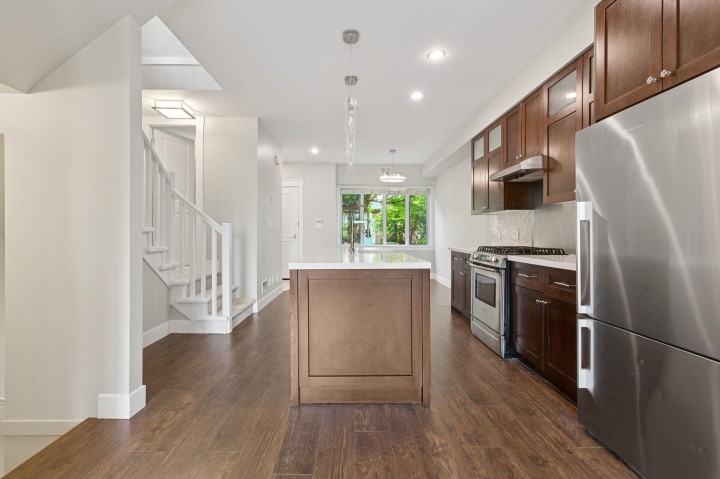 Photo 6 at 5977 Oak Street, South Granville, Vancouver West