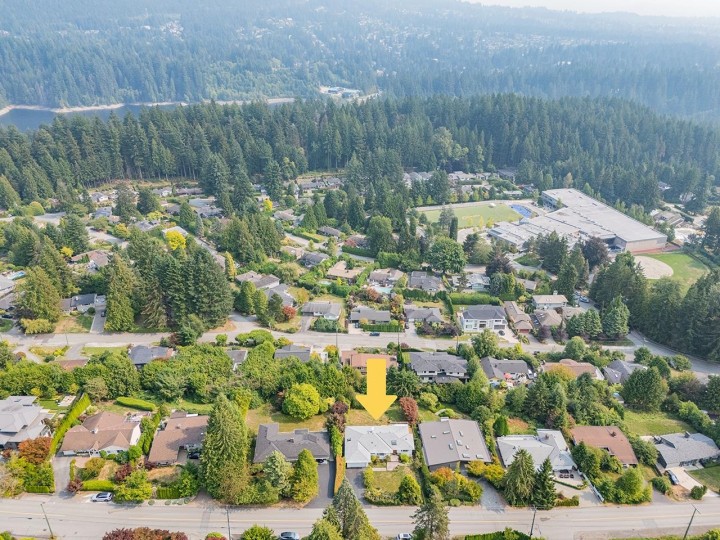 Photo 2 at 96 Bonnymuir Drive, Glenmore, West Vancouver