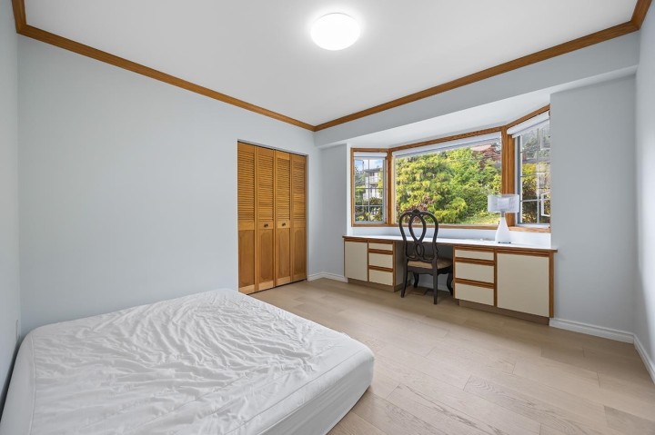 Photo 12 at 96 Bonnymuir Drive, Glenmore, West Vancouver