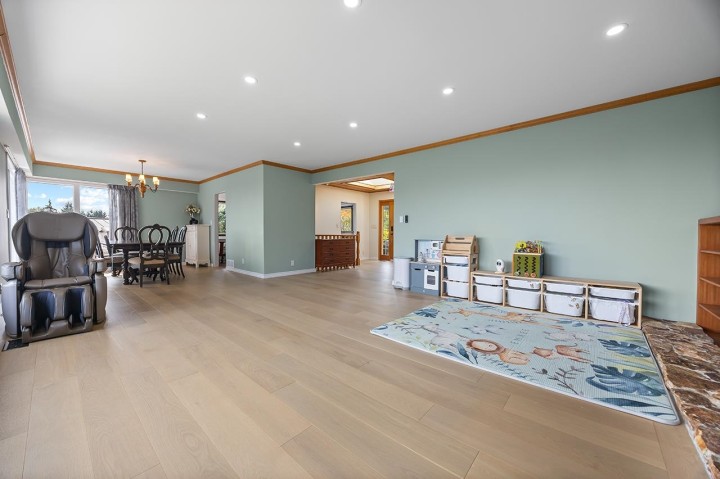 Photo 7 at 96 Bonnymuir Drive, Glenmore, West Vancouver