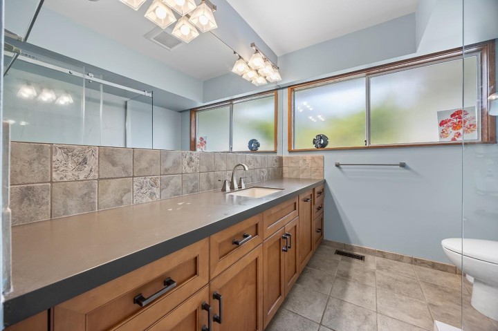 Photo 14 at 96 Bonnymuir Drive, Glenmore, West Vancouver