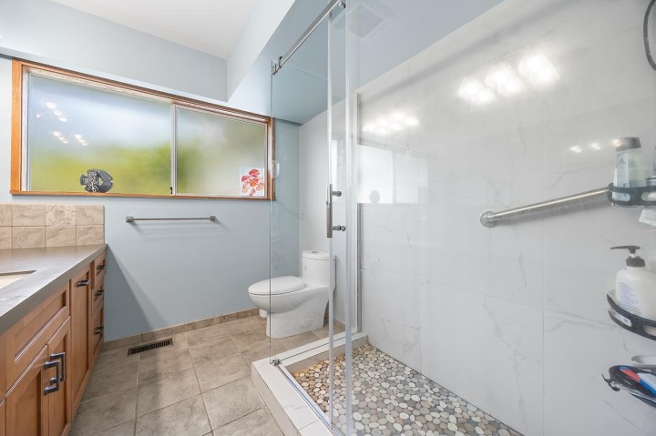 Photo 15 at 96 Bonnymuir Drive, Glenmore, West Vancouver