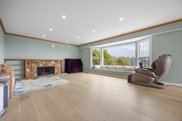 Photo 4 at 96 Bonnymuir Drive, Glenmore, West Vancouver