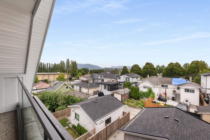 Photo 27 at 2 - 1160 Rossland Street, Renfrew VE, Vancouver East