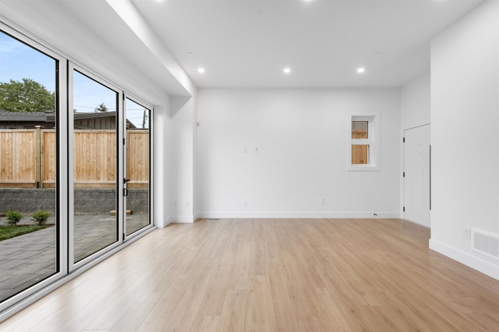 Photo 7 at 2 - 1160 Rossland Street, Renfrew VE, Vancouver East