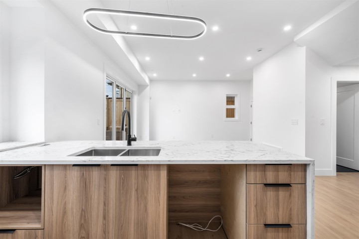 Photo 9 at 2 - 1160 Rossland Street, Renfrew VE, Vancouver East