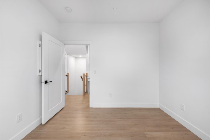 Photo 14 at 2 - 1160 Rossland Street, Renfrew VE, Vancouver East