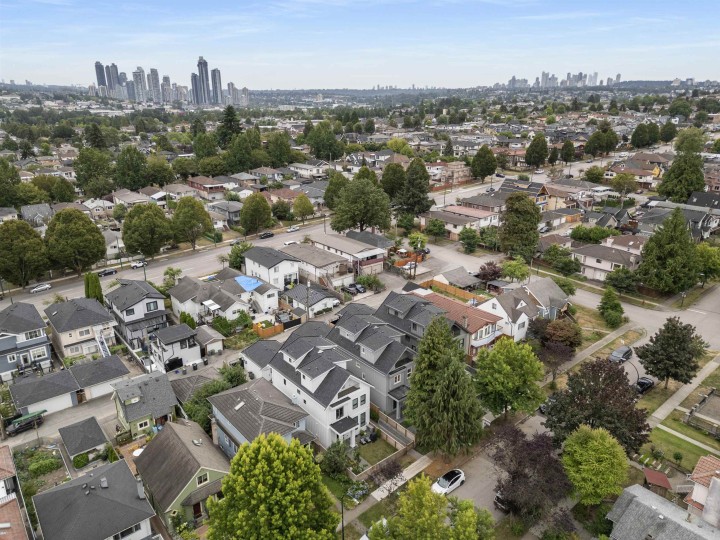 Photo 37 at 2 - 1160 Rossland Street, Renfrew VE, Vancouver East