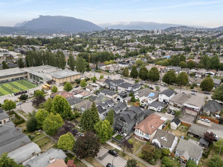 Photo 39 at 2 - 1160 Rossland Street, Renfrew VE, Vancouver East