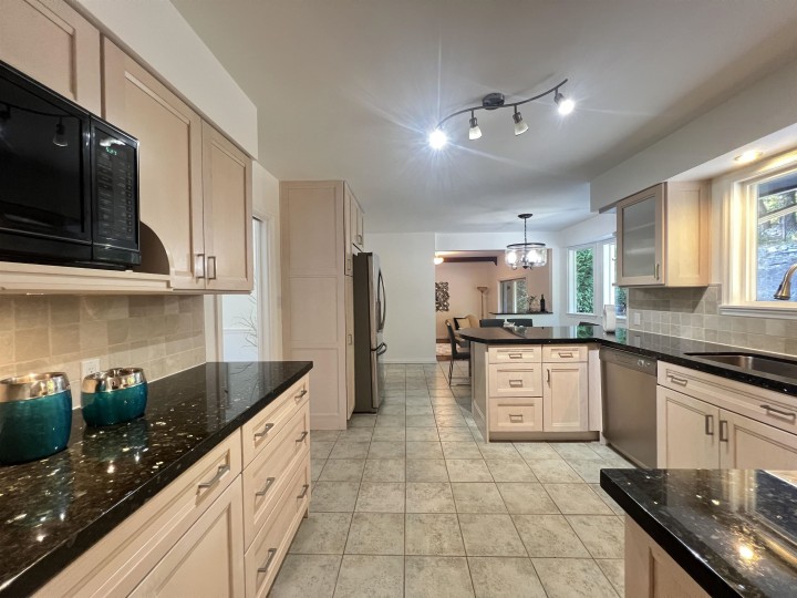 Photo 12 at 3791 Southridge Avenue, Bayridge, West Vancouver