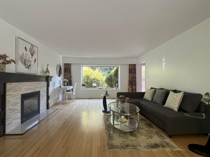 Photo 5 at 3791 Southridge Avenue, Bayridge, West Vancouver