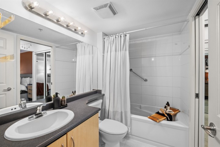 Photo 14 at 305 - 305 Lonsdale Avenue, Lower Lonsdale, North Vancouver