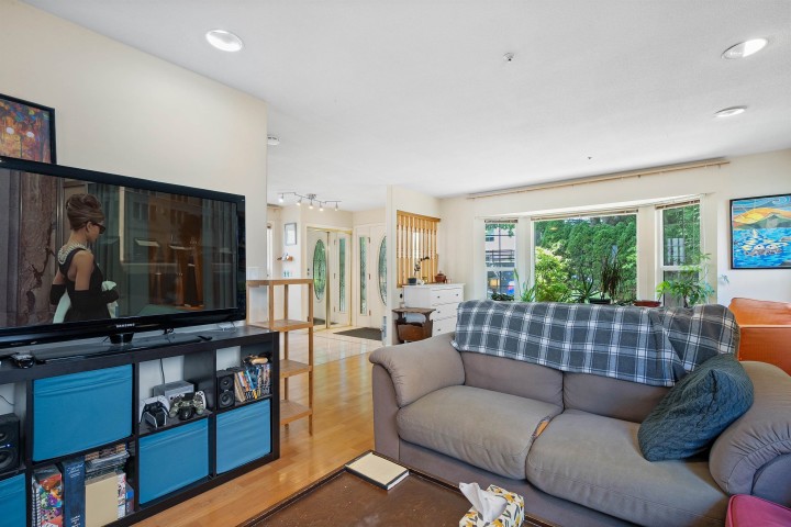 Photo 7 at 4988 Sherbrooke Street, Knight, Vancouver East