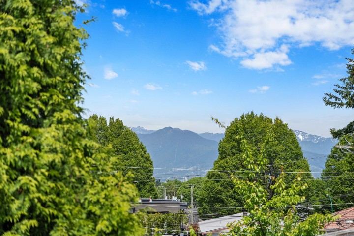 Photo 5 at 4988 Sherbrooke Street, Knight, Vancouver East