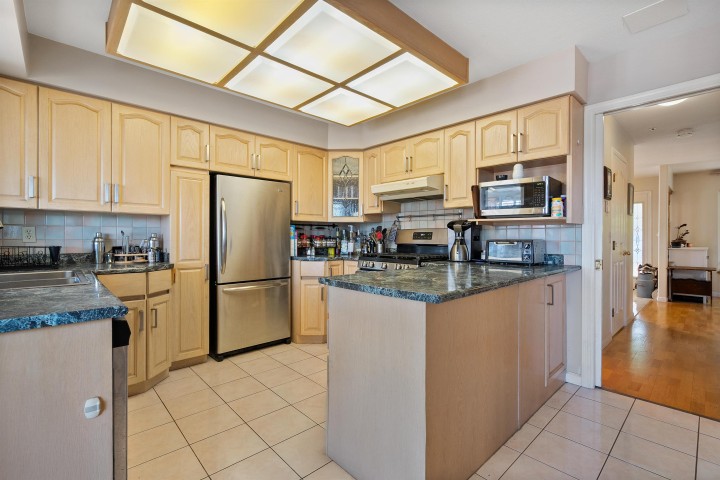 Photo 10 at 4988 Sherbrooke Street, Knight, Vancouver East