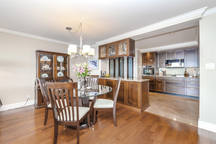 Photo 7 at 33 - 2250 Folkestone Way, Panorama Village, West Vancouver