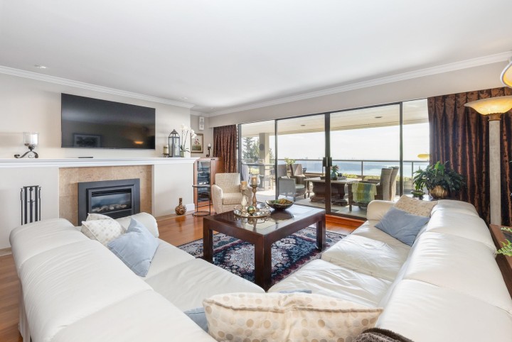 Photo 3 at 33 - 2250 Folkestone Way, Panorama Village, West Vancouver